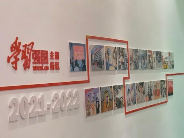 三年级六个班给希望小学手拉手小伙伴捐书，每个班有45人，平均每人捐了三本书，三年级一共捐多少本书？