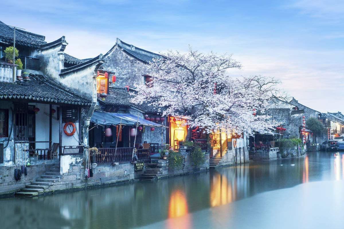 天热了,家里有面粉加绿豆的,一定试试这样做面条,去火解馋,香是你探索的绝佳红迪网平台