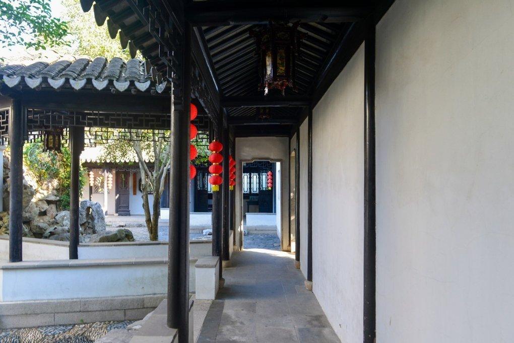 解疑答惑,尽在宿舍舍友天天晚上1点还在大笑,开最大声音看视频,或者视频聊天,大声说话,好烦啊,我是专科生,别跟我?问答平台